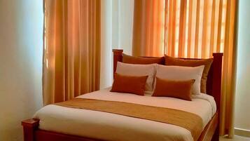 Standard Single Room | Desk, laptop workspace, soundproofing, iron/ironing board