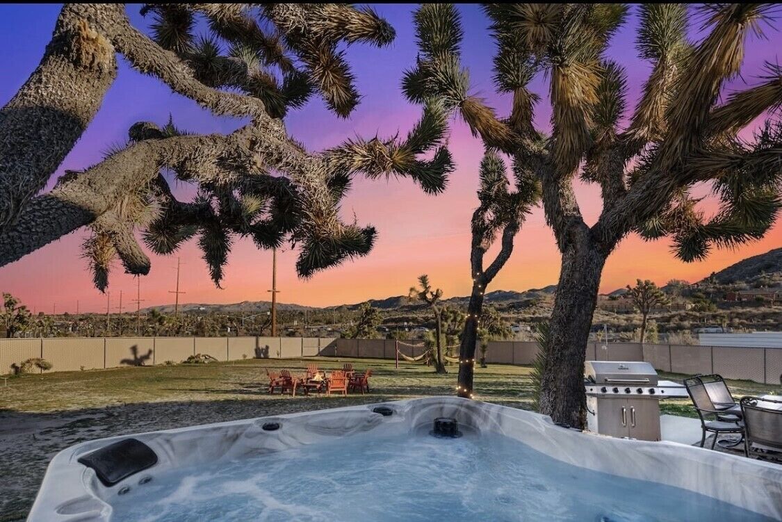 Joshua Tree Starry Night Escape ~ Spa & Gameroom