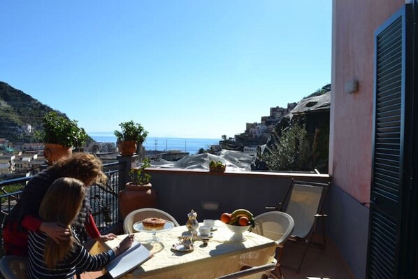 Outdoor dining - Villa Anna (Minori)