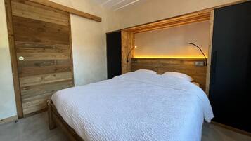 1 bedroom, iron/ironing board, internet