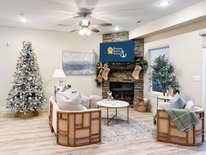 Interior - Lakefront, Hot Tub, Infinity Pool | Whispering Waves (Branson)