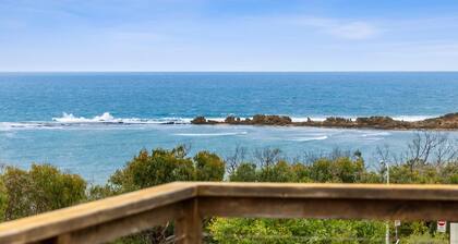 Melba Retreat - 32 Melba Parade