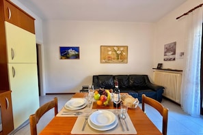 Departamento familiar, 2 habitaciones, microondas, junto a la montaña (Casa del Limone) | Restaurantes