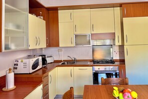 อพาร์ทเมนท์สำหรับครอบครัว, หลายห้องนอน, ติดภูเขา (Casa del Limone) | ครัวส่วนตัว | ตู้เย็น, ไมโครเวฟ, เตาอบ, เตาประกอบอาหาร