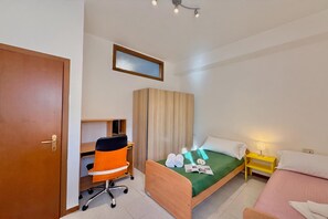 Family Apartment, 2 Bedrooms, Microwave, Mountainside (Casa del Limone) | 2 bedrooms, WiFi - Casa del Limone (Menaggio)