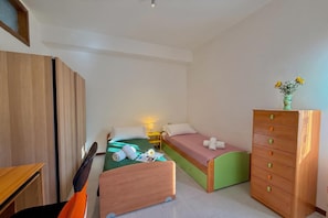 Family Apartment, 2 Bedrooms, Microwave, Mountainside (Casa del Limone) | 2 bedrooms, WiFi - Casa del Limone (Menaggio)