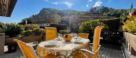 Family Apartment, 2 Bedrooms, Microwave, Mountainside (Casa del Limone) | Outdoor dining
