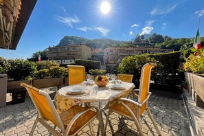 Family Apartment, 2 Bedrooms, Microwave, Mountainside (Casa del Limone) | Outdoor dining - Casa del Limone (Menaggio)