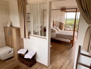 Individually furnished, blackout curtains, soundproofing - Clos de la Fontaine Maison d'Hôtes (Labastide-Marnhac)