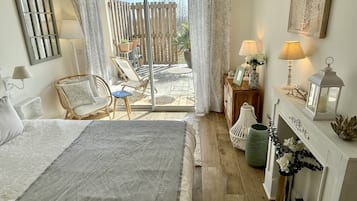 Classic Room (Romarin) | Individually furnished, blackout drapes, soundproofing
