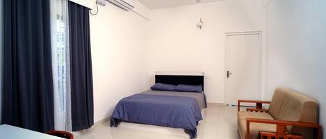 Free WiFi, bed sheets