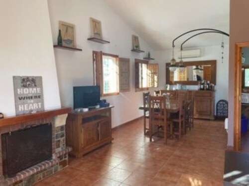 VILLA FOR 8 PEOPLE, PRIVATE POOL, AIR CONDITIONING, WIFI