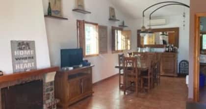VILLA FOR 8 PEOPLE, PRIVATE POOL, AIR CONDITIONING, WIFI