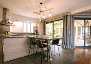 Fridge, microwave, oven, dishwasher - 🏡 La Grande Oasis Vacation Rental (GRAZAC)