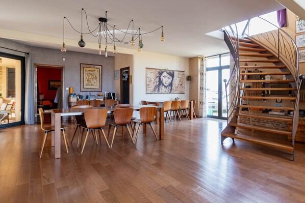 Dining - 🏡 La Grande Oasis Vacation Rental (GRAZAC)