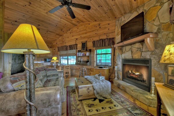 Smart TV, fireplace