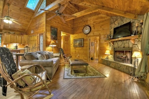 Smart TV, fireplace
