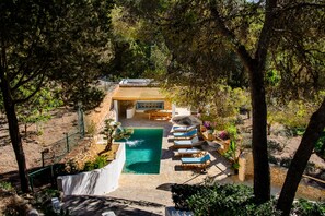 Outdoor pool - Luxurious villa with swimming pool (IB)