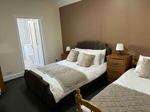 7 bedrooms, desk, iron/ironing board, WiFi