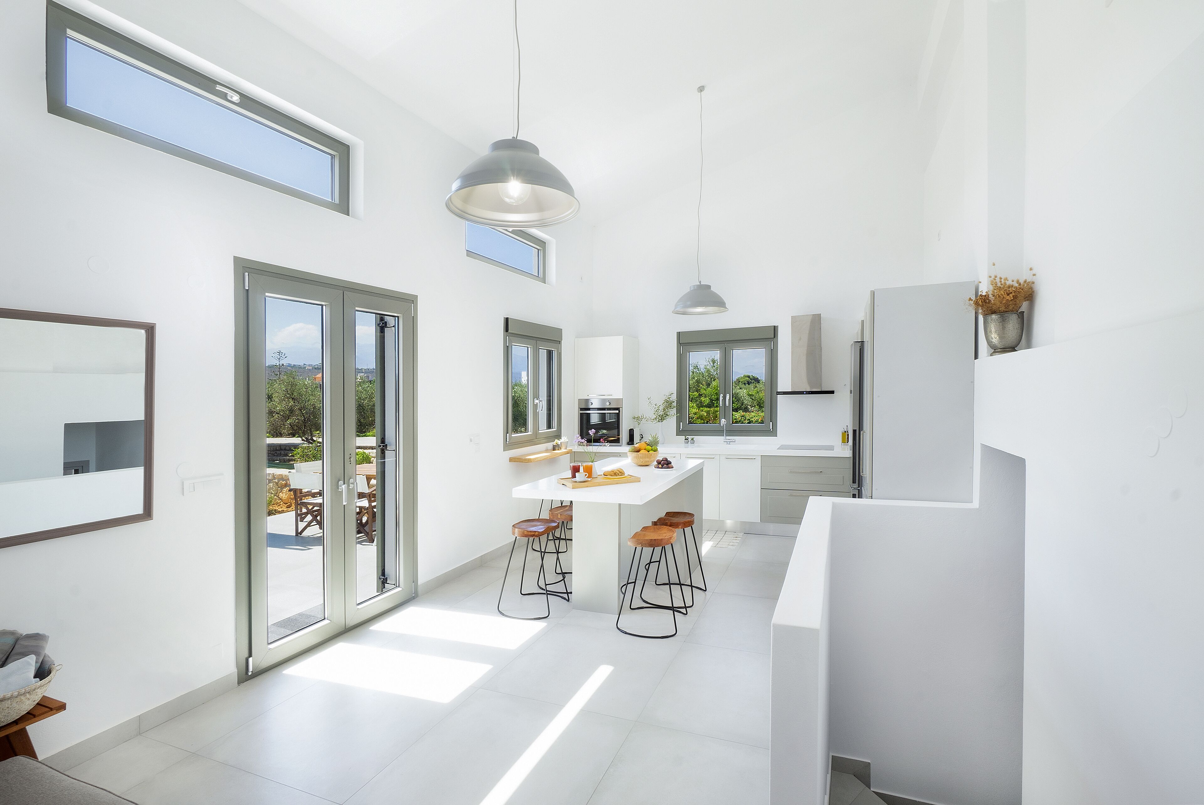 Fridge, oven, dishwasher, coffee/tea maker