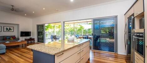 Fridge, oven, stovetop, dishwasher