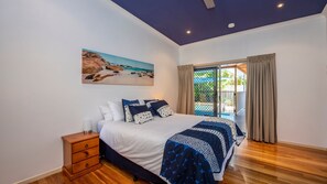 1 bedroom, iron/ironing board, Internet, bed sheets - Little Butterfly - Horseshoe Bay (Horseshoe Bay)