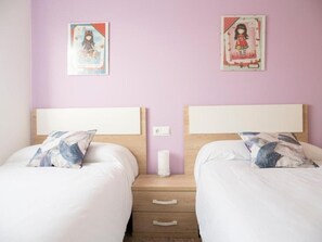 3 bedrooms, travel cot, free WiFi, bed sheets