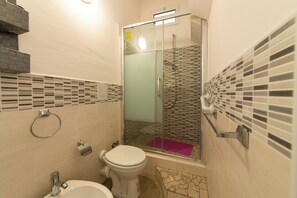 Zimmer, 1 Doppelbett | Badezimmer