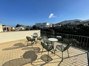 Panoramic Apartment | Terrace/patio - Villa dei Sogni (Ischia)