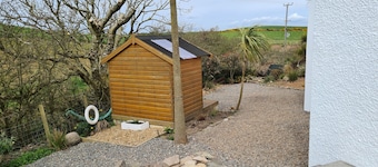 Beautiful 2-bed Semi Rural Cottage Enclosed Garden