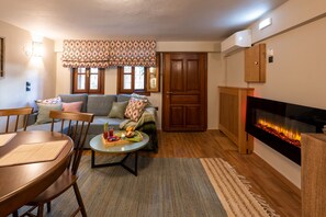 Family Townhome | Living area