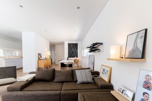 Smart TV, fireplace, video games, books