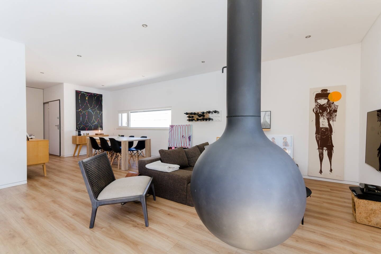 智能電視、壁爐、電子遊戲、書籍