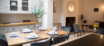 York Minster-3 Bed-sleeps 6-fireplace-free Parking