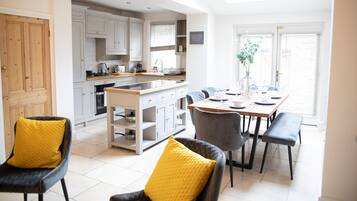 House | Private kitchen | Fridge, oven, stovetop, dishwasher