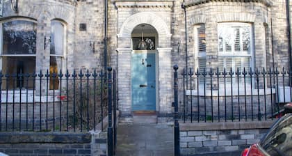 York Minster-3 Bed-sleeps 6-fireplace-free Parking