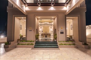 Front of property - Hotel Blue Saphire Countryside (Haldwani)