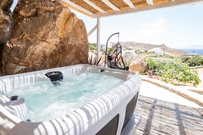 2 Bedroom Villa | Terraza o patio