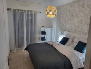 1 slaapkamer, een strijkplank/strijkijzer, gratis wifi, beddengoed