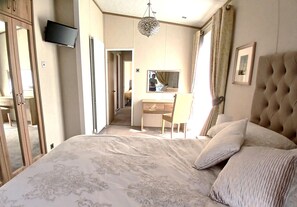 2 dormitorios, tabla de planchar con plancha, wifi gratis y ropa de cama