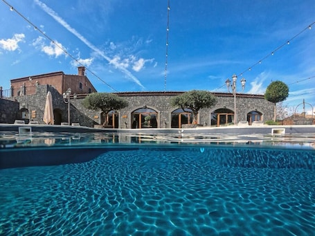 Outdoor pool, pool umbrellas, sun loungers