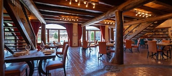 Etna Quota Mille Boutique Hotel, Typical Sicilian Food & Wine