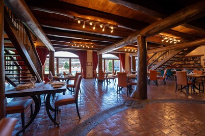 Etna Quota Mille Boutique Hotel, Typical Sicilian Food & Wine