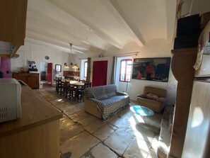 Living area - Beautiful and quiet. PURE nature. (Issirac)