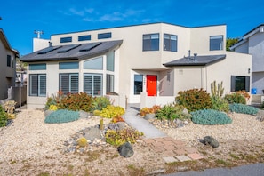 Exterior - Stunning, Ocean View Rental on Sherwood! Enjoy Your Next Month Long Getaway! (Cambria)