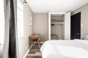 2 bedrooms, desk, WiFi - Modern Boho Villas 10 min Airpt./Speedway (Indianapolis)