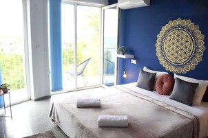 Double Room with Balcony and Sea View | Memory foam beds, minibar, iron/ironing board, free WiFi