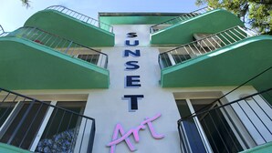 A building with the name 'SUNSET Art' on its facade. - SUNSET ART HOTEL (Sozopol)
