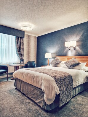 Standard Double Room | In-room safe, individually decorated, desk, laptop workspace - Blunsdon House Hotel (Swindon)