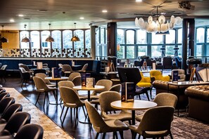 Bar (on property) - Blunsdon House Hotel (Swindon)